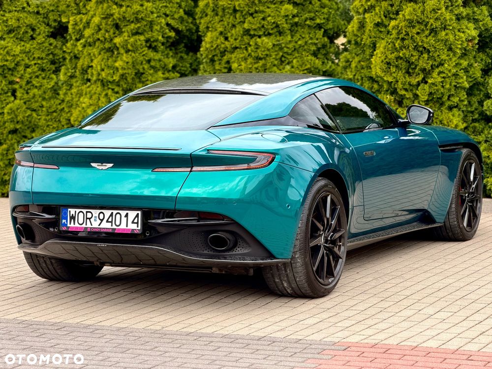Aston Martin DB11 - 11