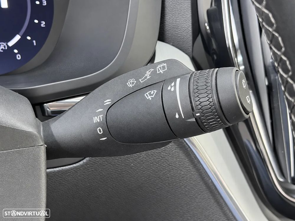 Volvo XC 60 2.0 B4 Momentum - 28