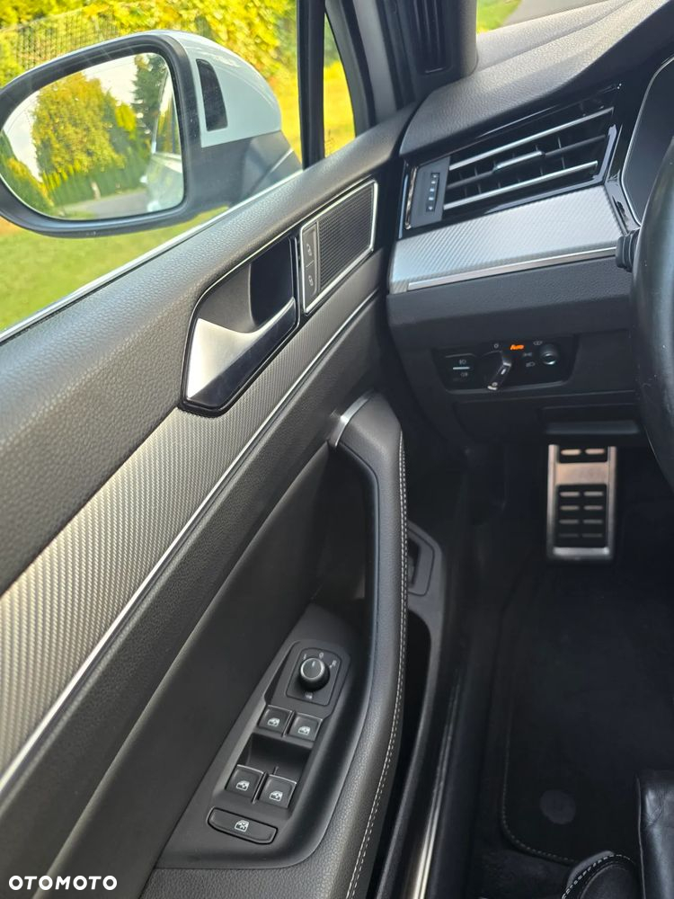 Volkswagen Passat - 24