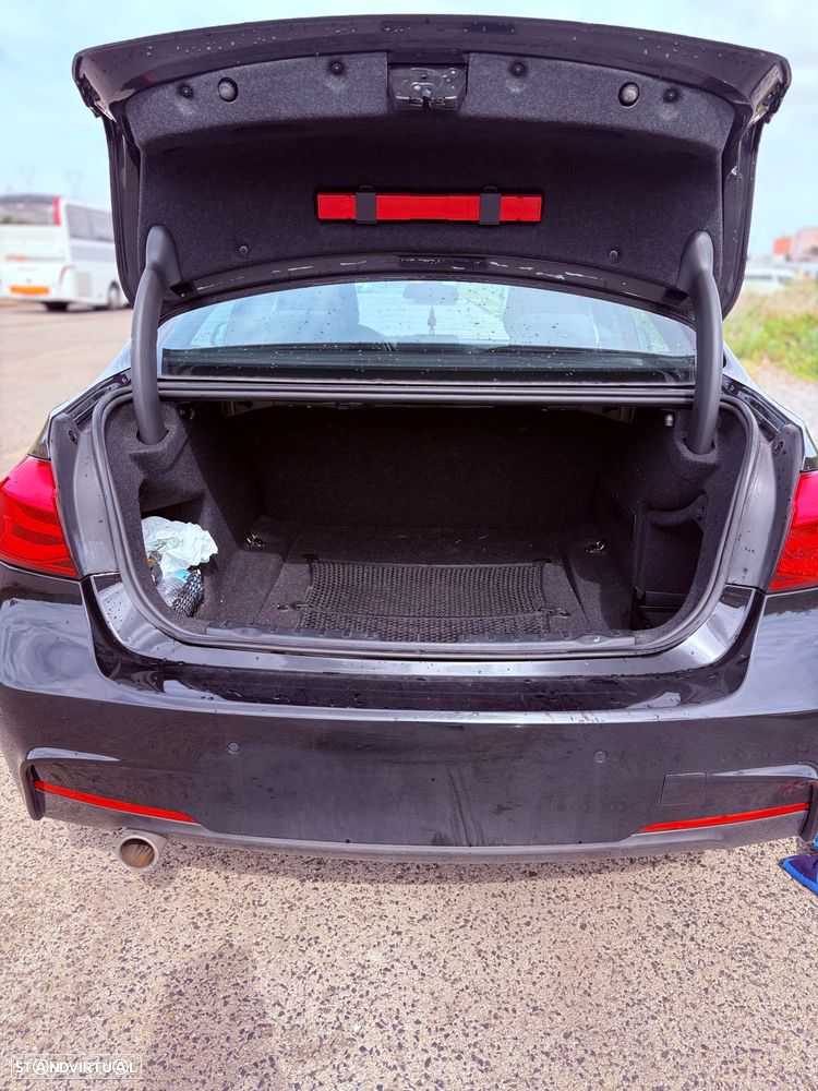 BMW 318 d Pack M - 13