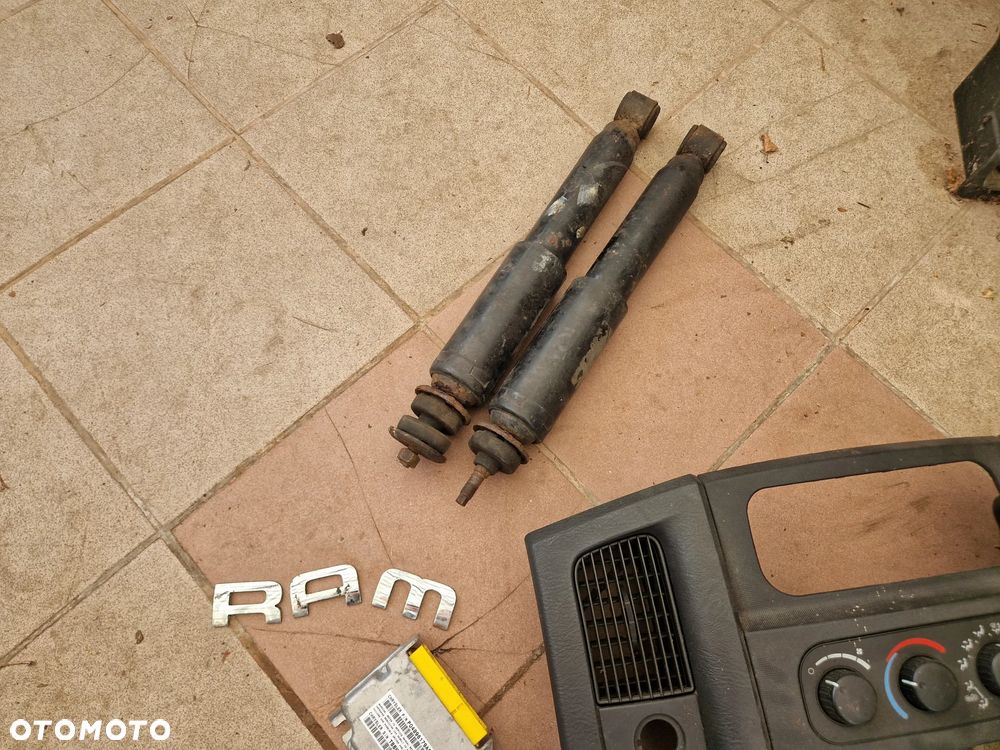 Dodge Ram Schowek Licznik Taśma Air Bag Plastik Włącznik Świateł Amortyzatory Przednie Zbiornik Listwa Przewody Klimatyzacji 05 09 - 6