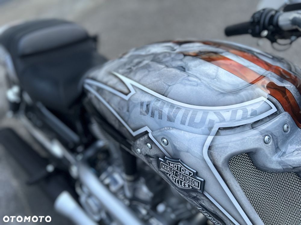 Harley-Davidson V-Rod Muscle - 4