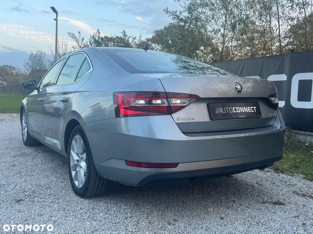 Skoda Superb 2019 photo 3