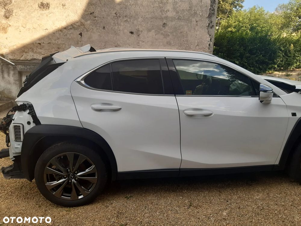 Lexus UX 250h F SPORT - 3