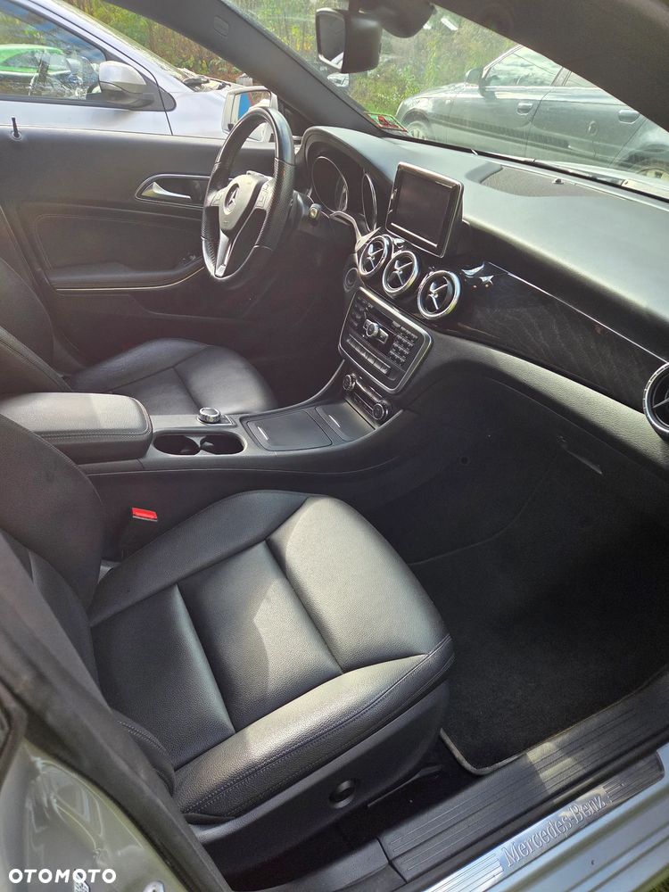 Mercedes-Benz CLA 250 4Matic 7G-DCT - 11