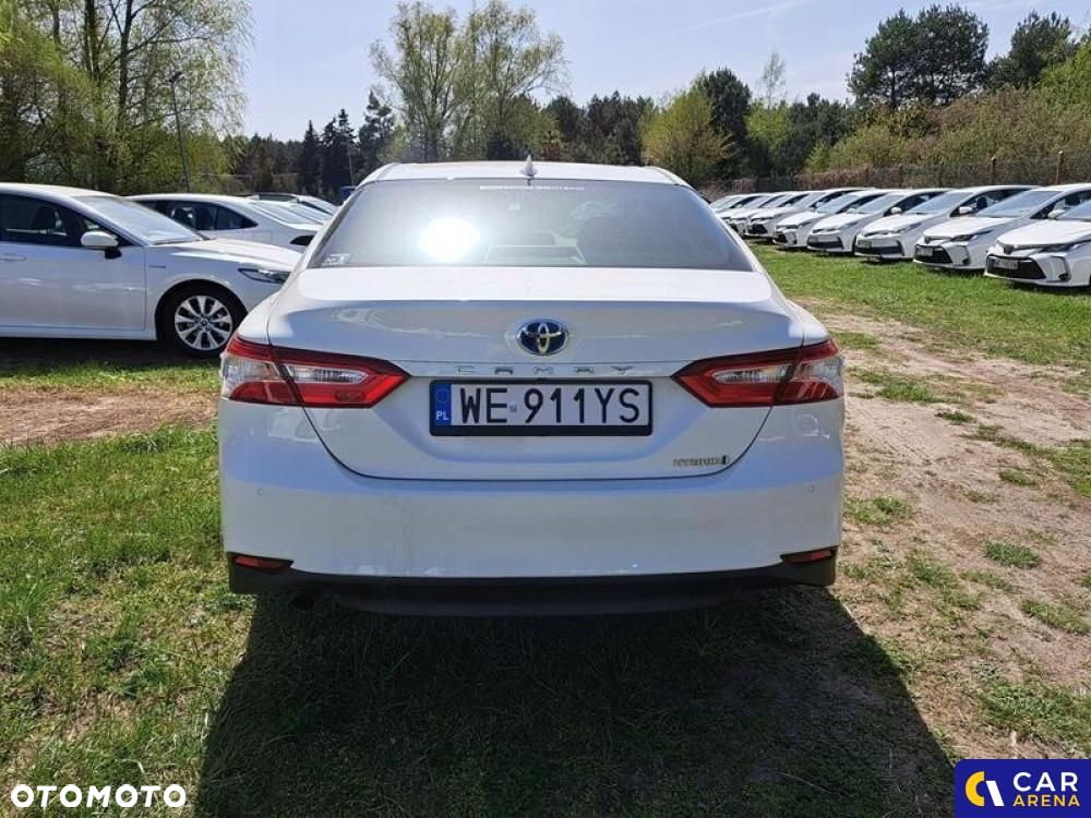 Toyota Camry - 4