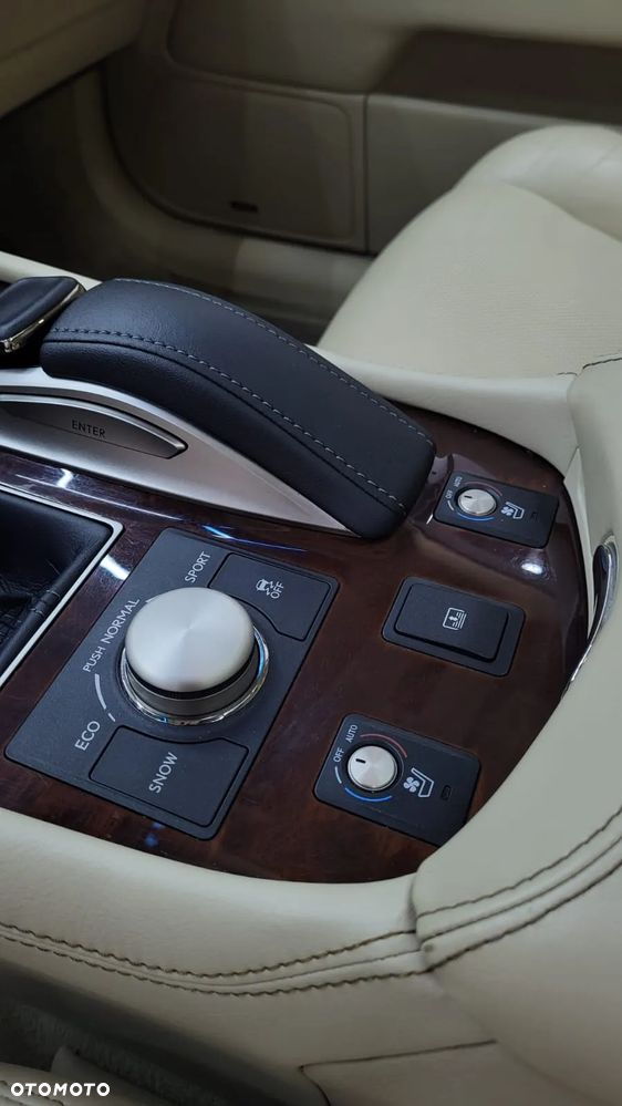 Lexus LS 460 AWD - 6