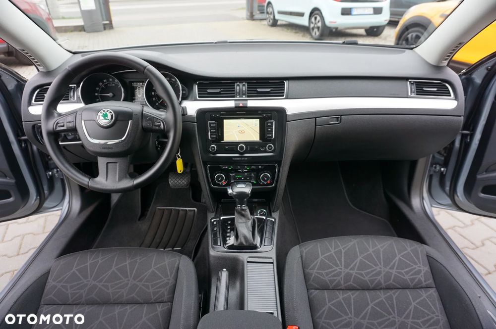 Skoda Superb 2.0 TDI DSG FAMILY - 28