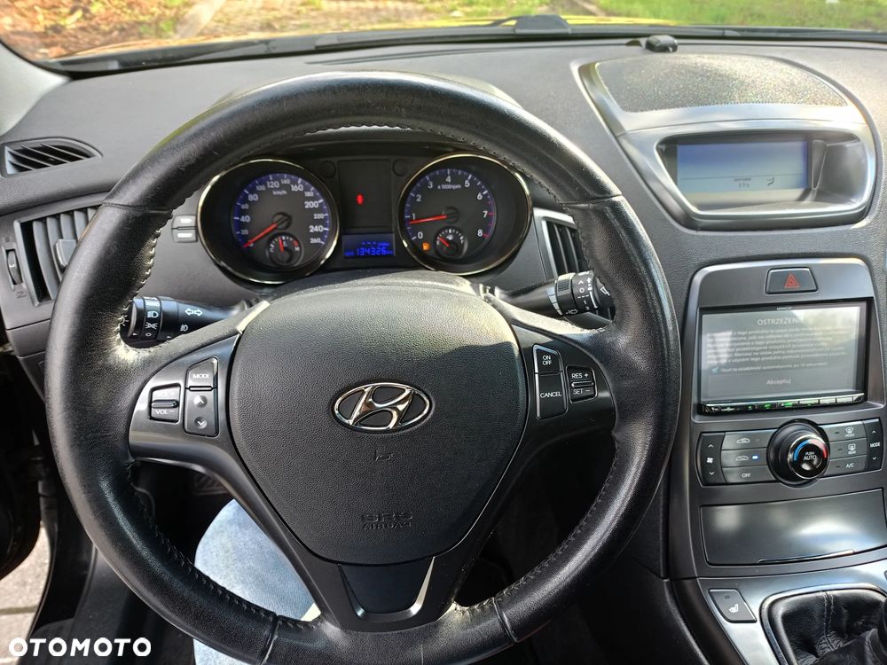 Hyundai Genesis Coupe 2.0 T - 9