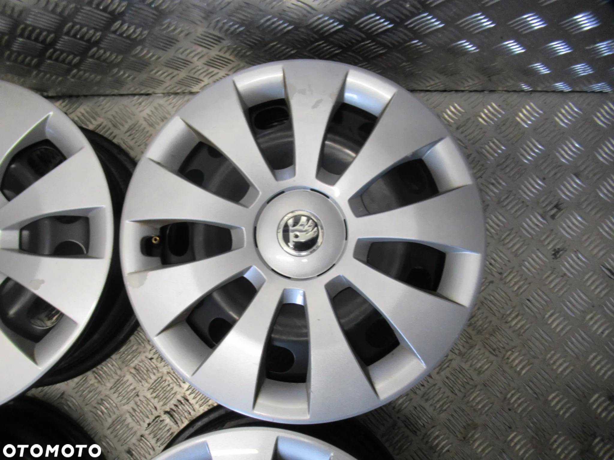 Felgi Skoda Fabia Scala Kamiq Rapid Roomster Praktik 6Jx16 et48 5x100 - 2