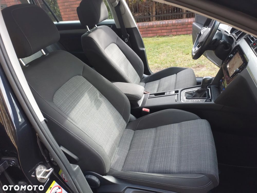 Volkswagen Passat Variant 2.0 TDI SCR DSG 4Motion Elegance - 14