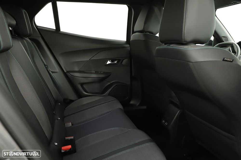 Peugeot 2008 1.2 PureTech Allure EAT8 - 23