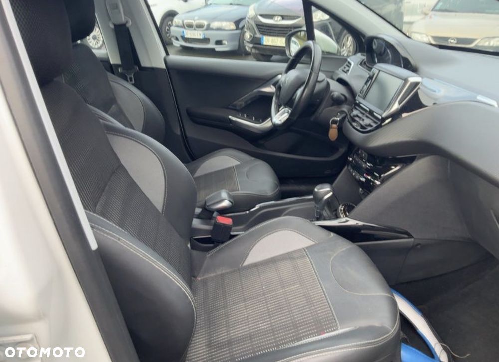 Peugeot 2008 1.2 Pure Tech GPF Allure S&S EAT6 - 7