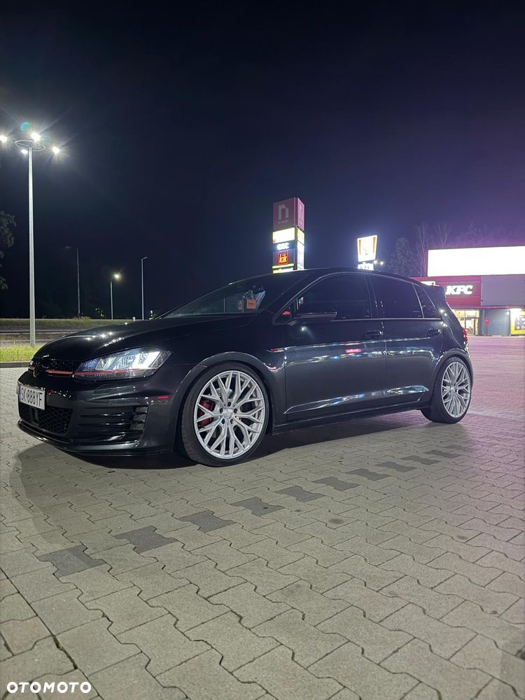 Volkswagen Golf - 24