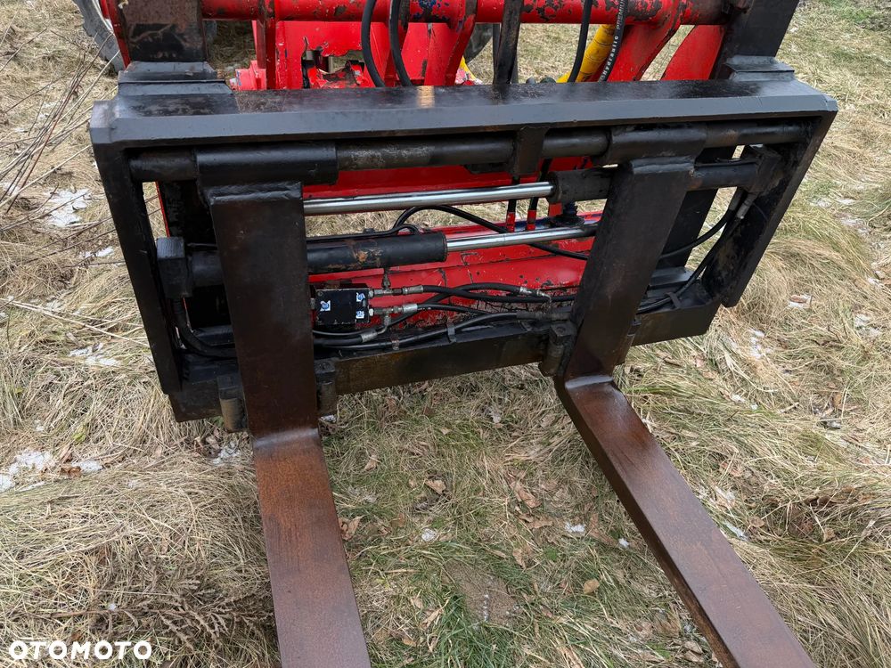 Manitou MLT523  Ładowarka teleskopowa 5m Wysięg 2,3 tony udzwig. Posuw wideł Hydrauliczny oraz rozsuwanie wideł hydr. Szybko-złącze hydrauliczne. 2x kamera PERKINS silnik TURBO  z Komuny Norweskiej! Jak Nowa 4287 mtg Zero luzów wycieków SERWISOWANA w  DEKRA.  Opony jak Nowe. Napęd 4x4 Hydrostatic REWERS - 23