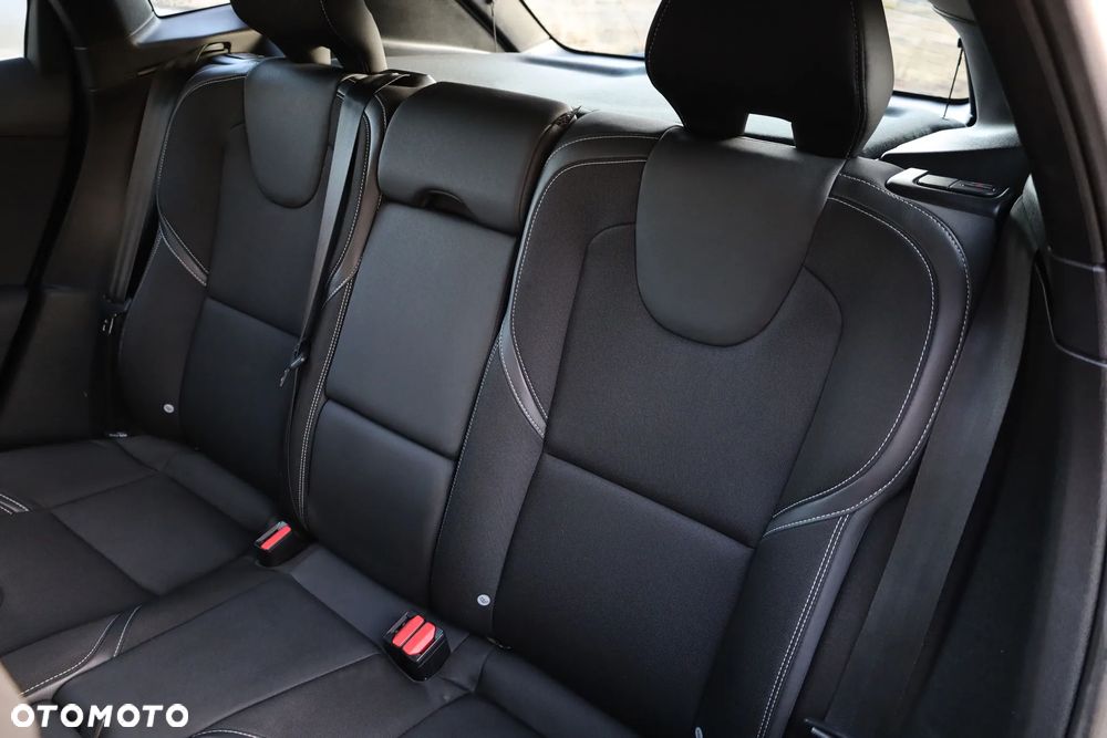 Volvo V40 T2 Linje Svart - 21