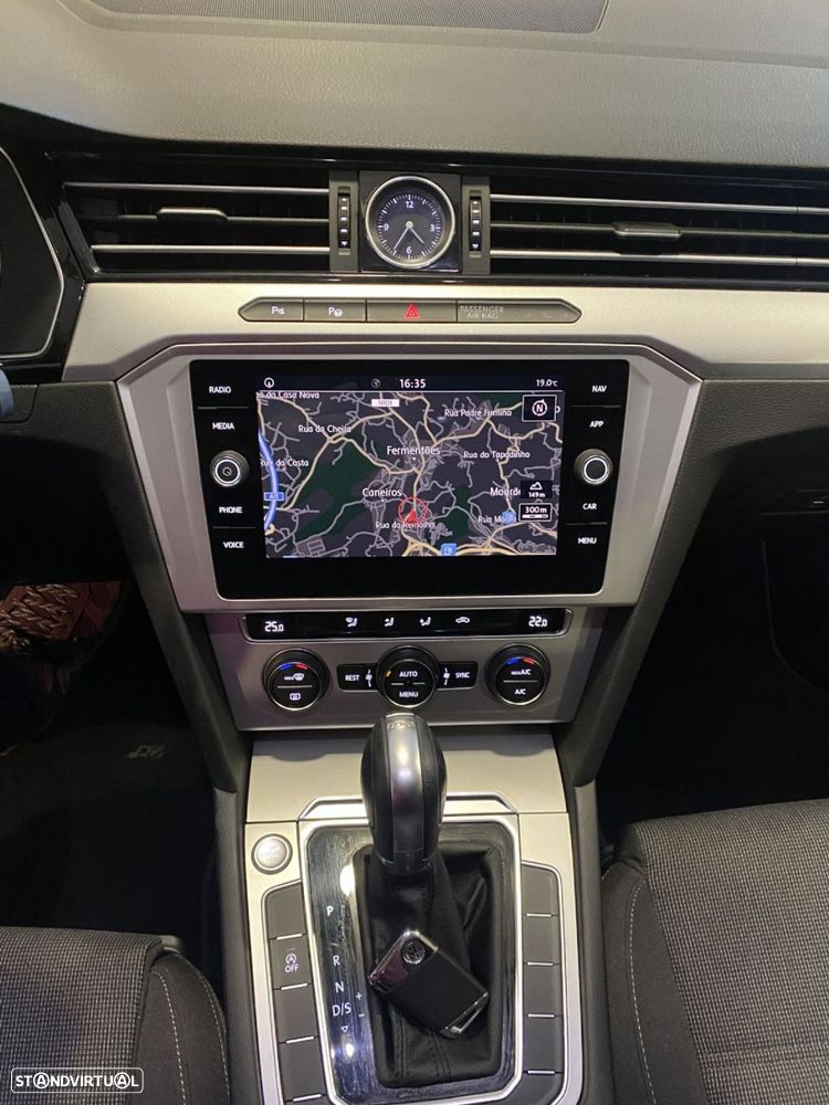 VW Passat Variant - 32