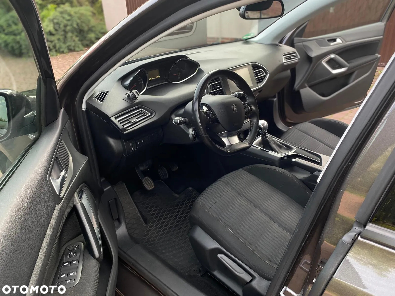 Peugeot 308 - 8