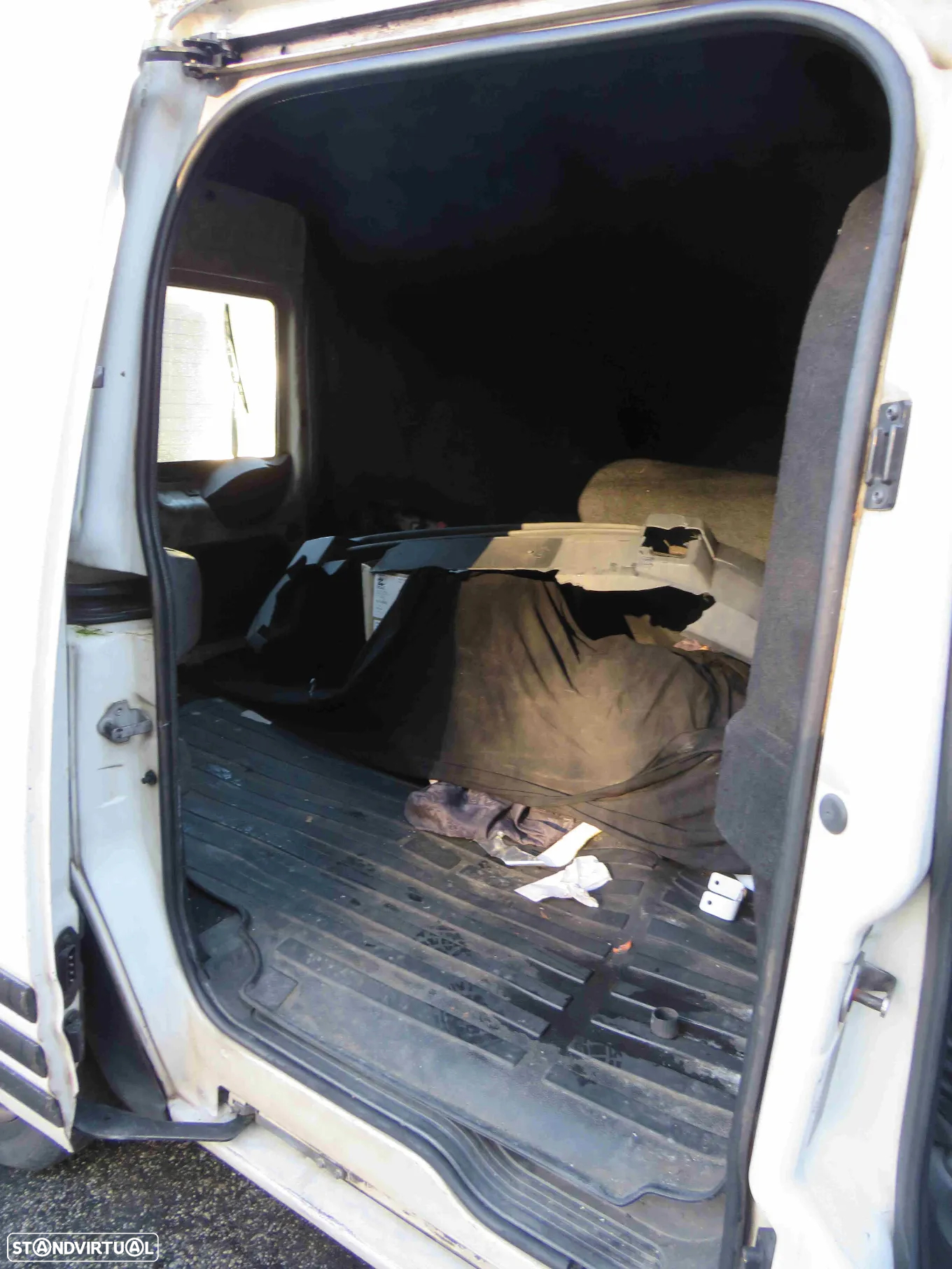 Ford Transit Connect 1.8 DI (75Cv) de 2003 - Peças Usadas (8825) - 7