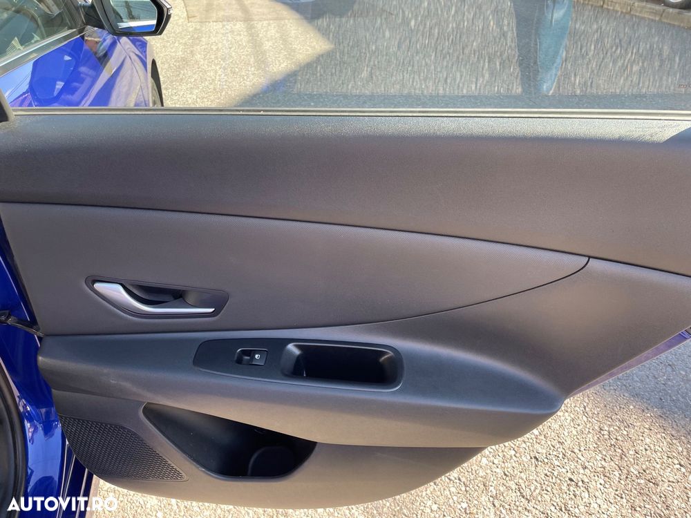 Hyundai Elantra 1.6 l 123 CP 6MT Highway - 8