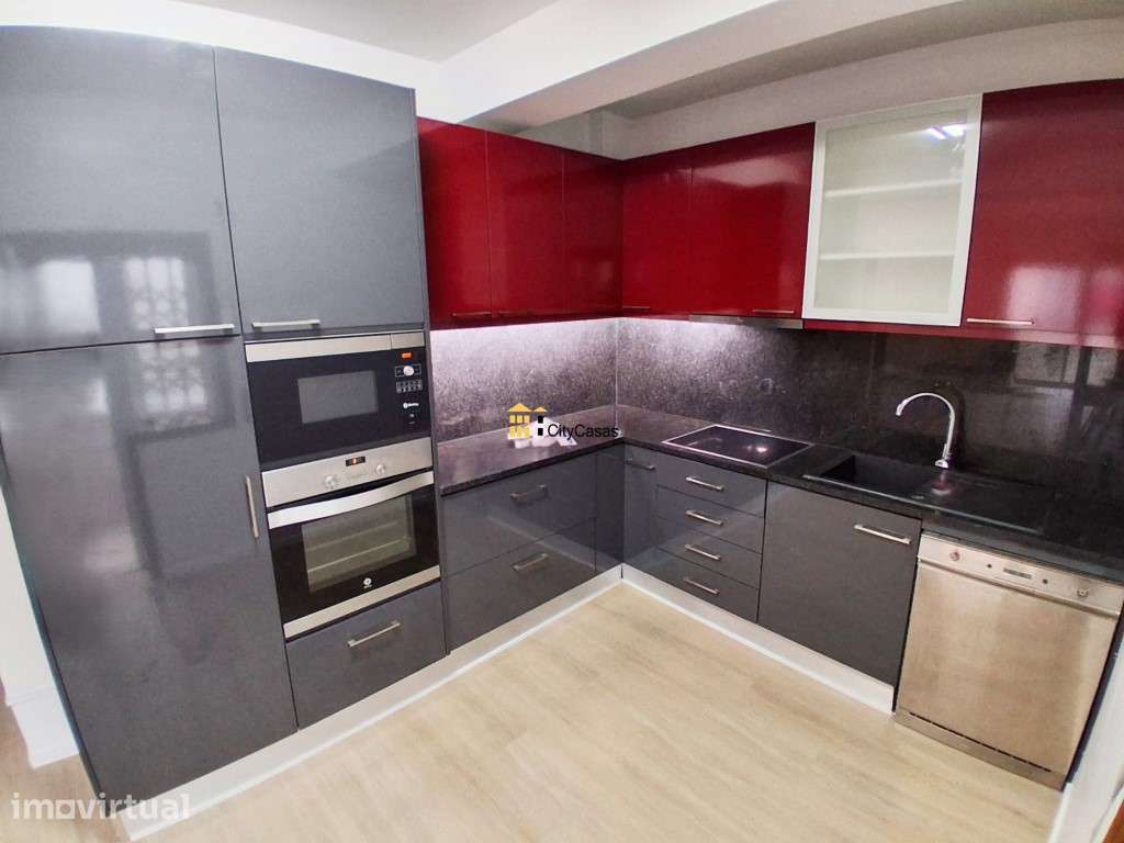 T2 Renovado c/ L. Garagem | Estação de Metro - Grande imagem: 5/13