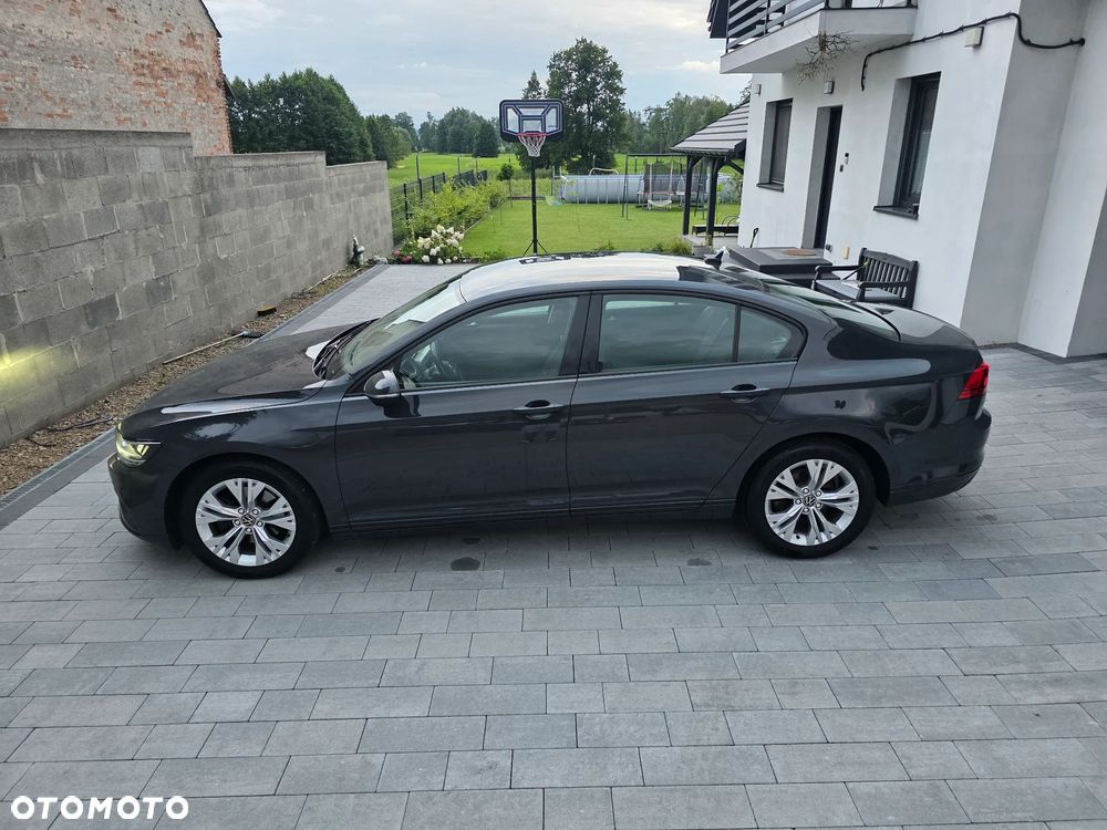 Volkswagen Passat - 4