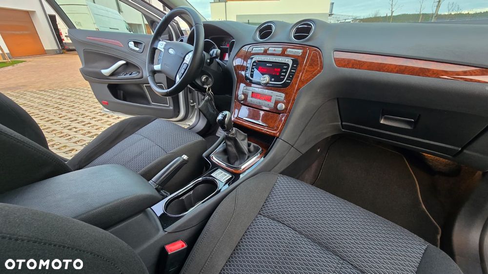 Ford Mondeo 2.0 Ghia X100 / X - 17