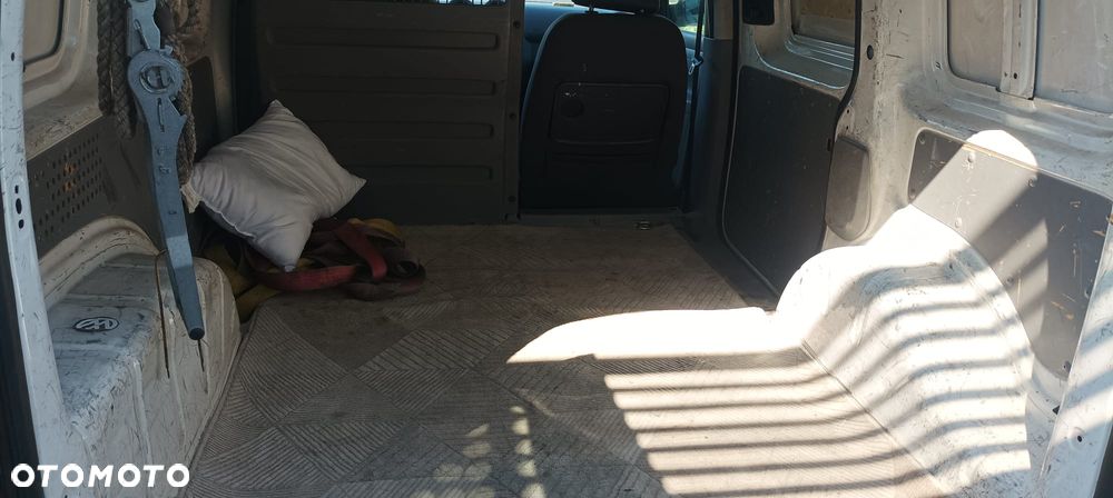 Volkswagen Caddy - 18
