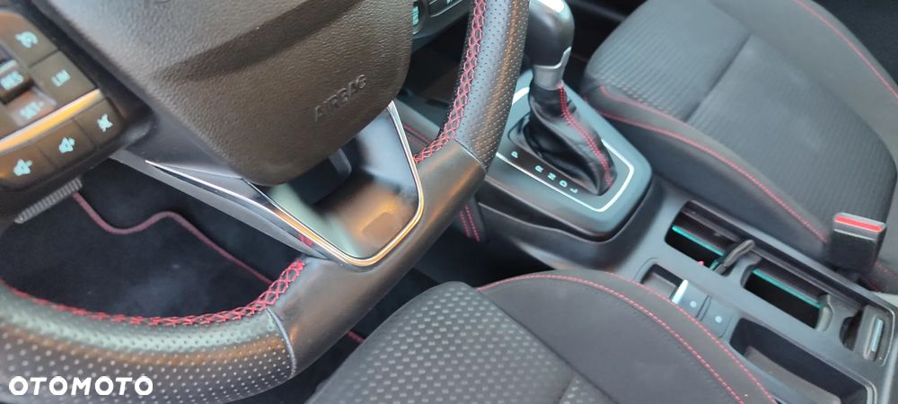 Ford Focus 1.0 EcoBoost Hybrid ST-LINE X - 24