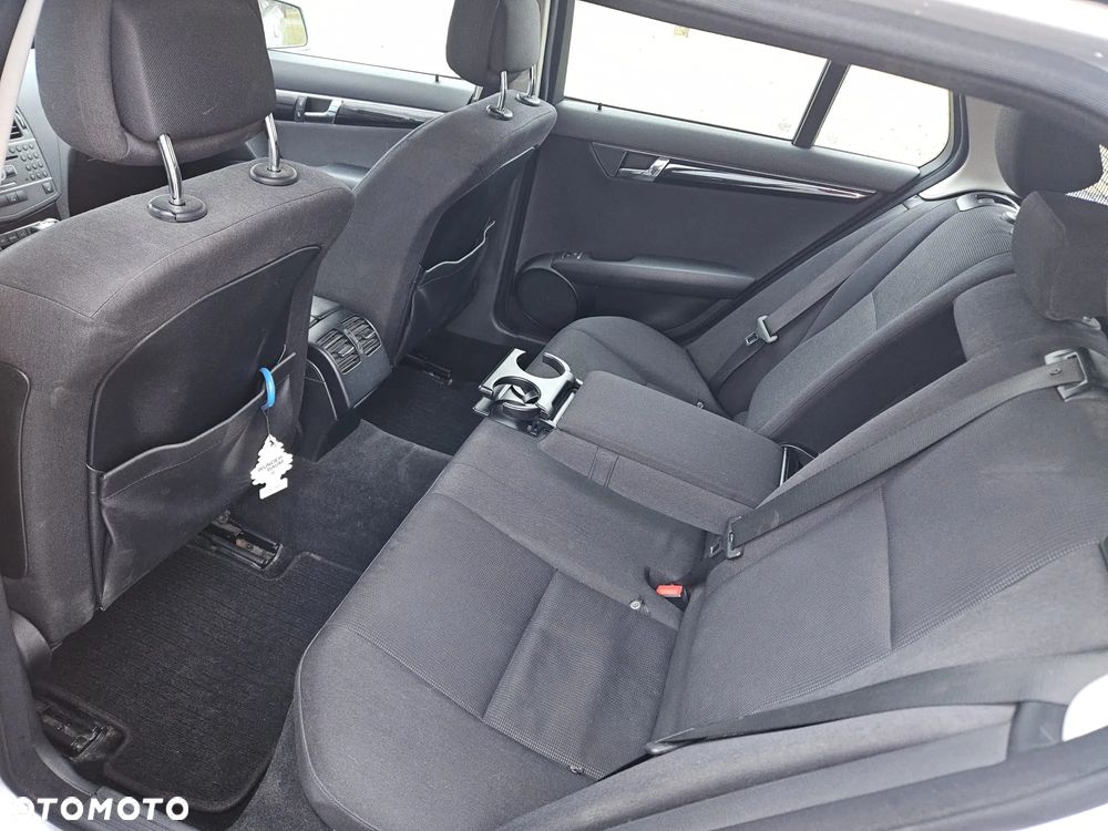 Mercedes-Benz Klasa C 200 CDI DPF (BlueEFFICIENCY) 7G-TRONIC Avantgarde - 9