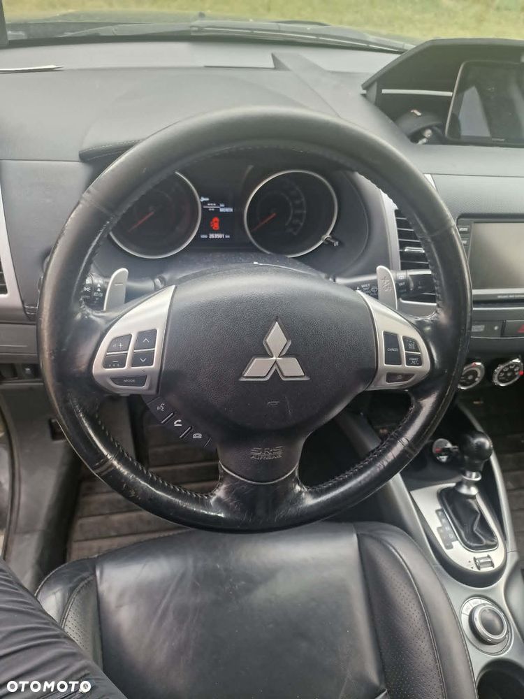 Mitsubishi Outlander 2.2 DID Instyle NAVI TC-SST - 19