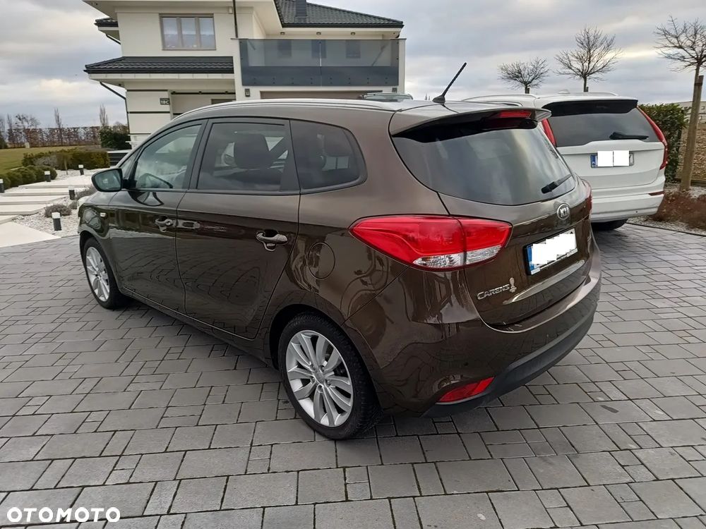 Kia Carens - 5