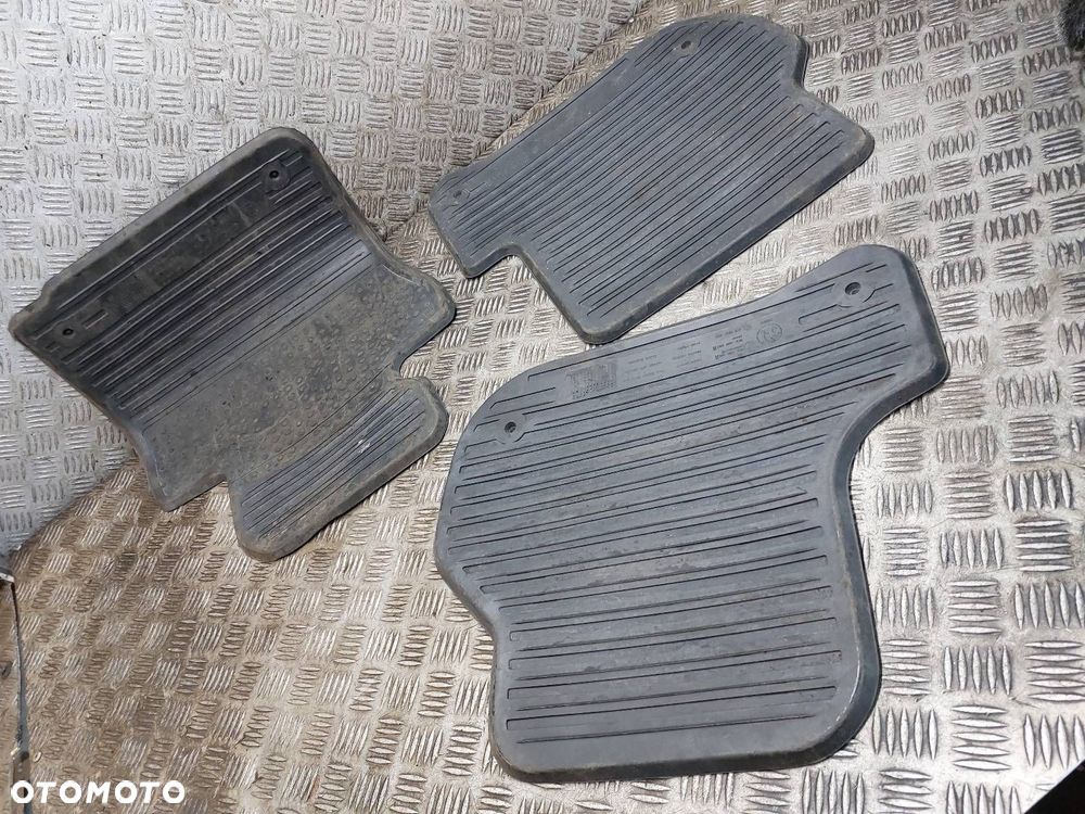 DYWANIKI KOMPLET SKODA OCTAVIA II 1Z1862452 1Z1862451 1Z1862435 - 5