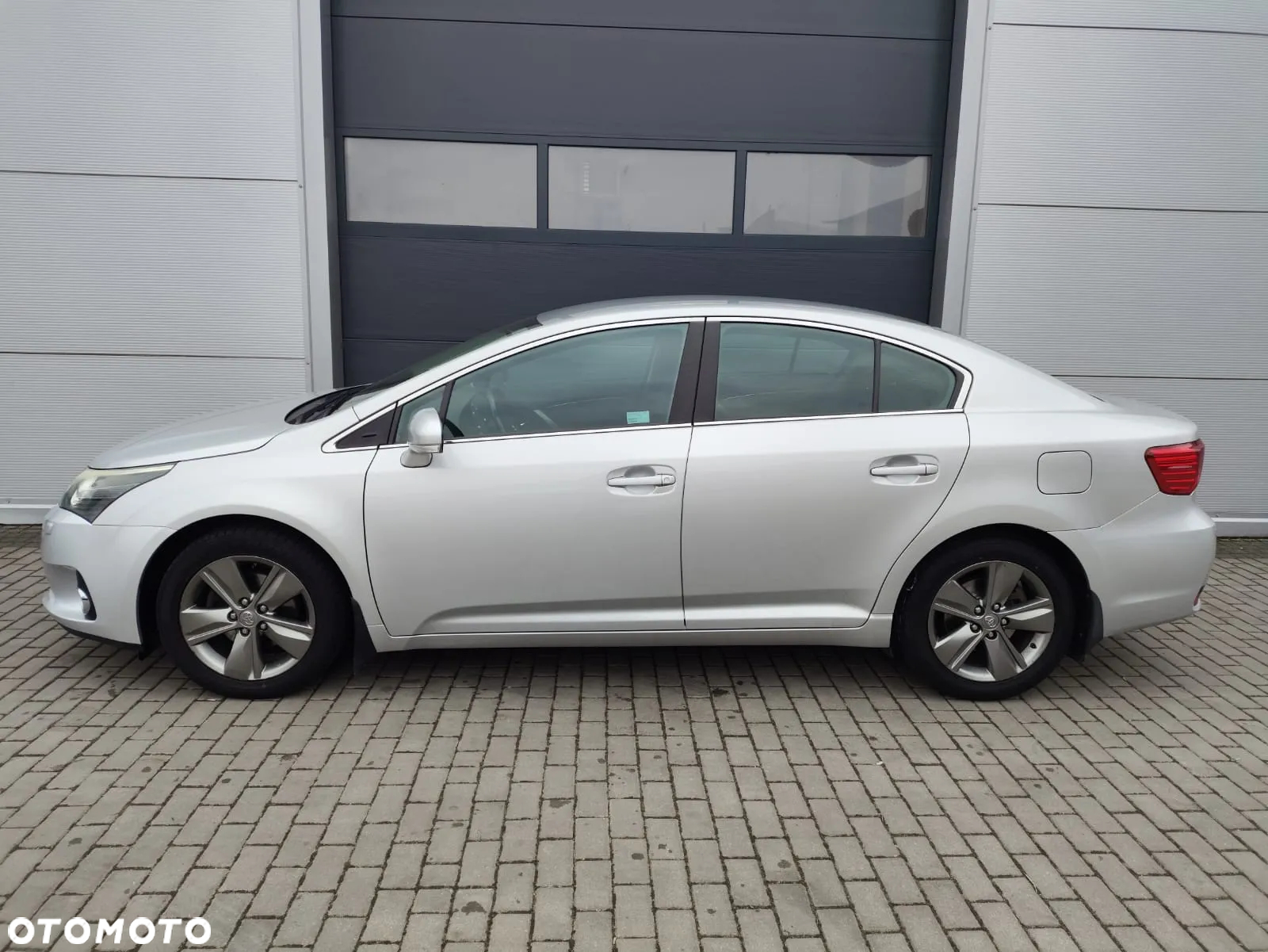 Toyota Avensis 1.8 Premium MS - 2