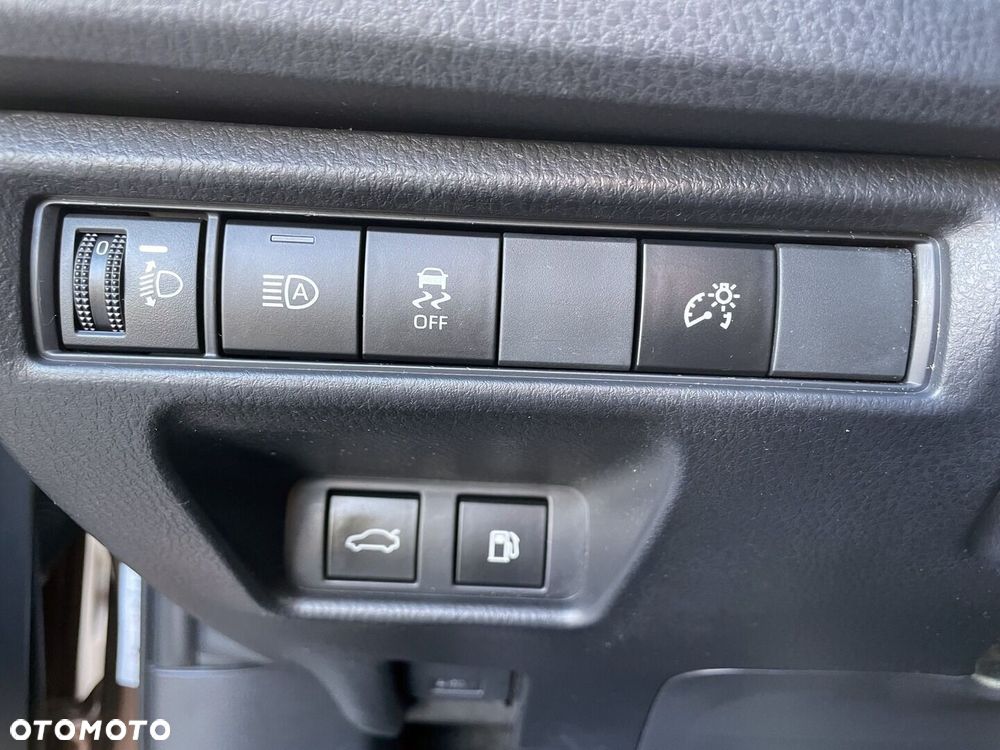 Toyota Camry - 24