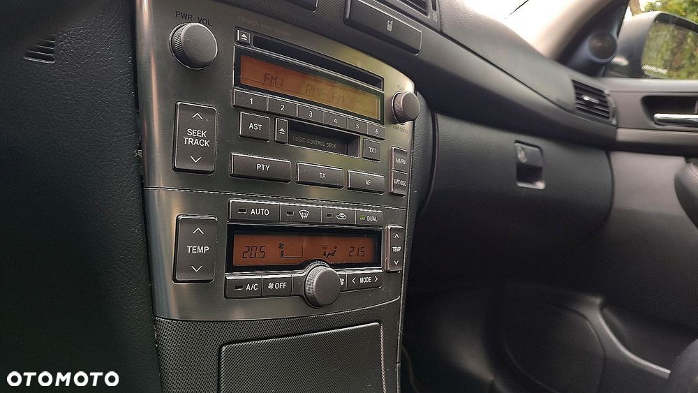 Toyota Avensis 1.8 VVT-i Executive - 25