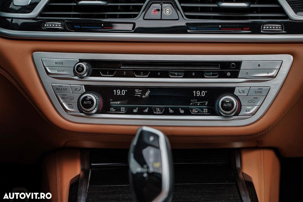 BMW Seria 7 740e iPerformance - 14
