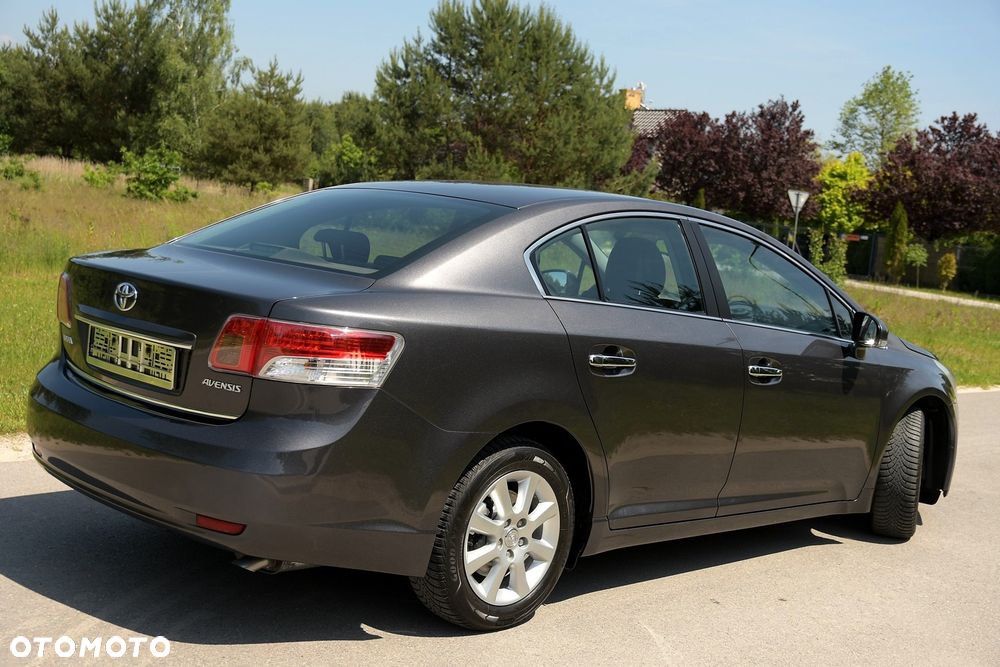 Toyota Avensis 1.8 Executive - 5