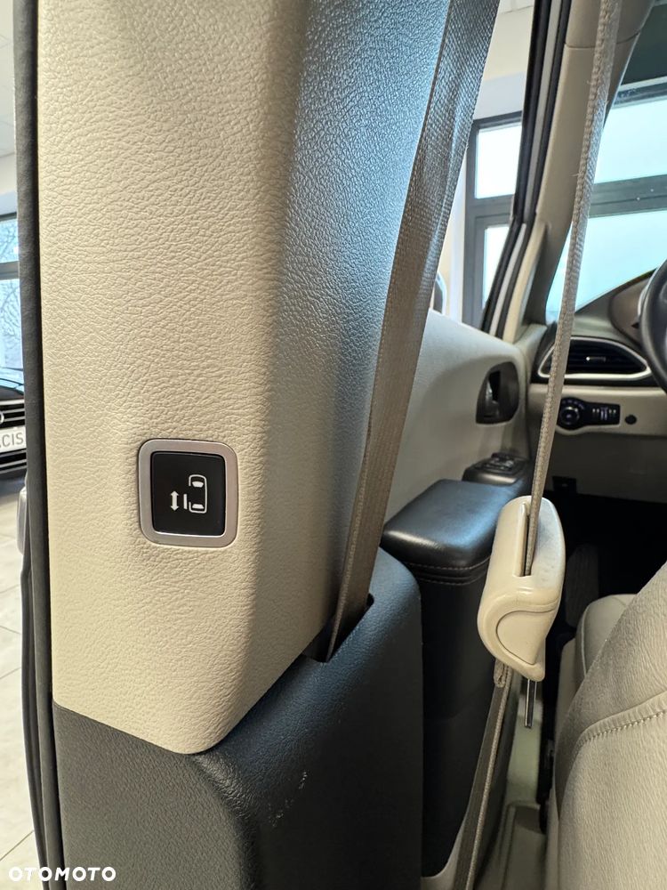 Chrysler Pacifica - 23