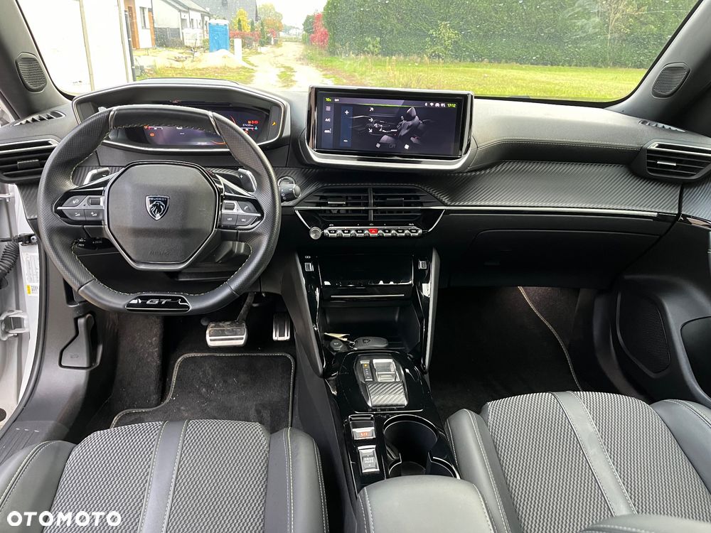 Peugeot 2008 PureTech 130 EAT8 GT - 10