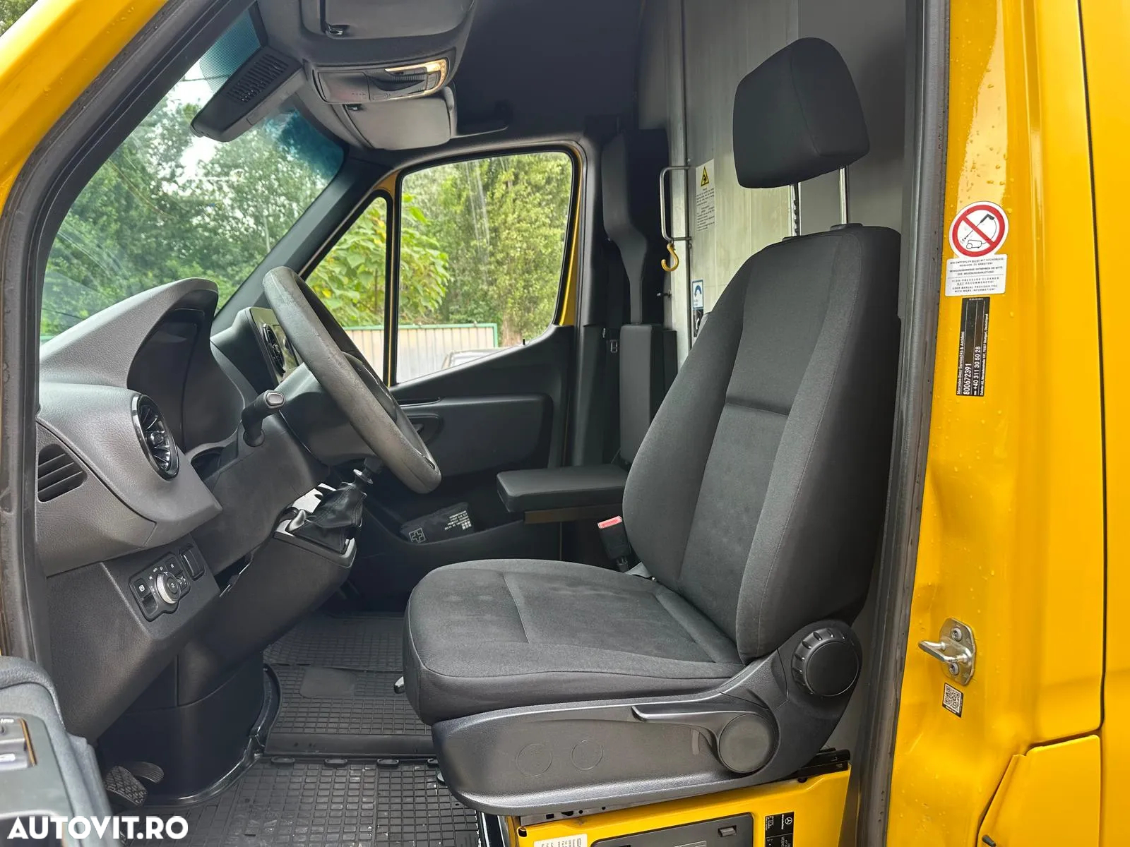 Mercedes-Benz Sprinter - 14