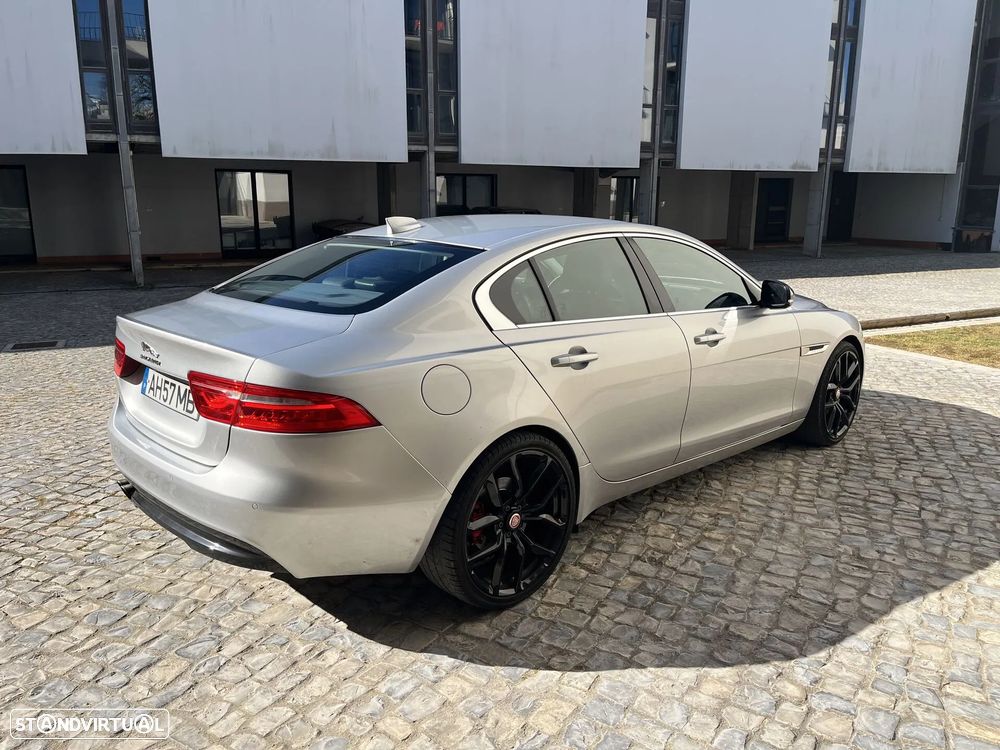Jaguar XE 20d Portfolio - 4