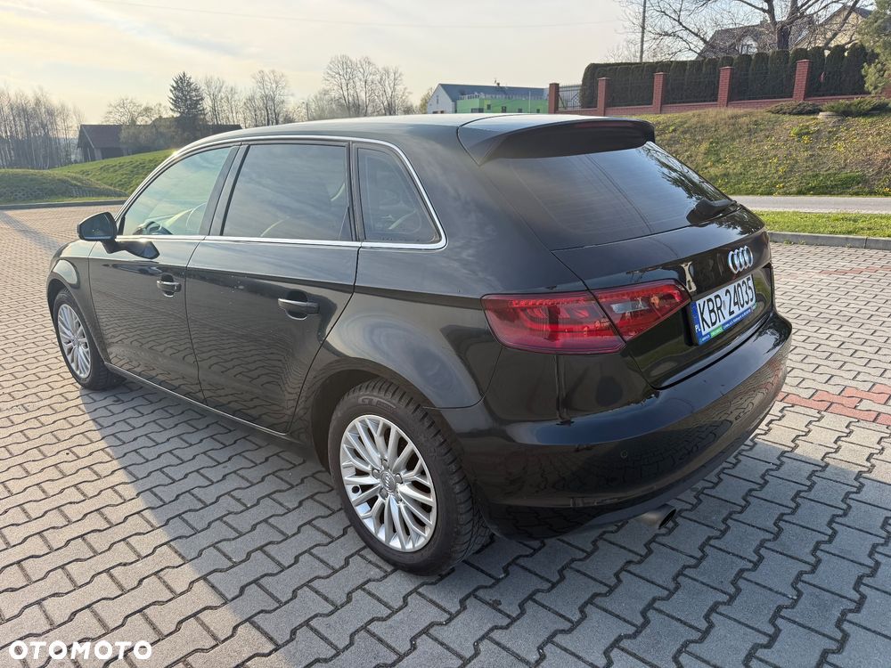 Audi A3 Sportback 1.2 TFSI Attraction - 2