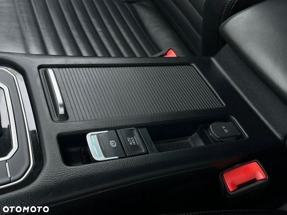 Volkswagen Passat - 25