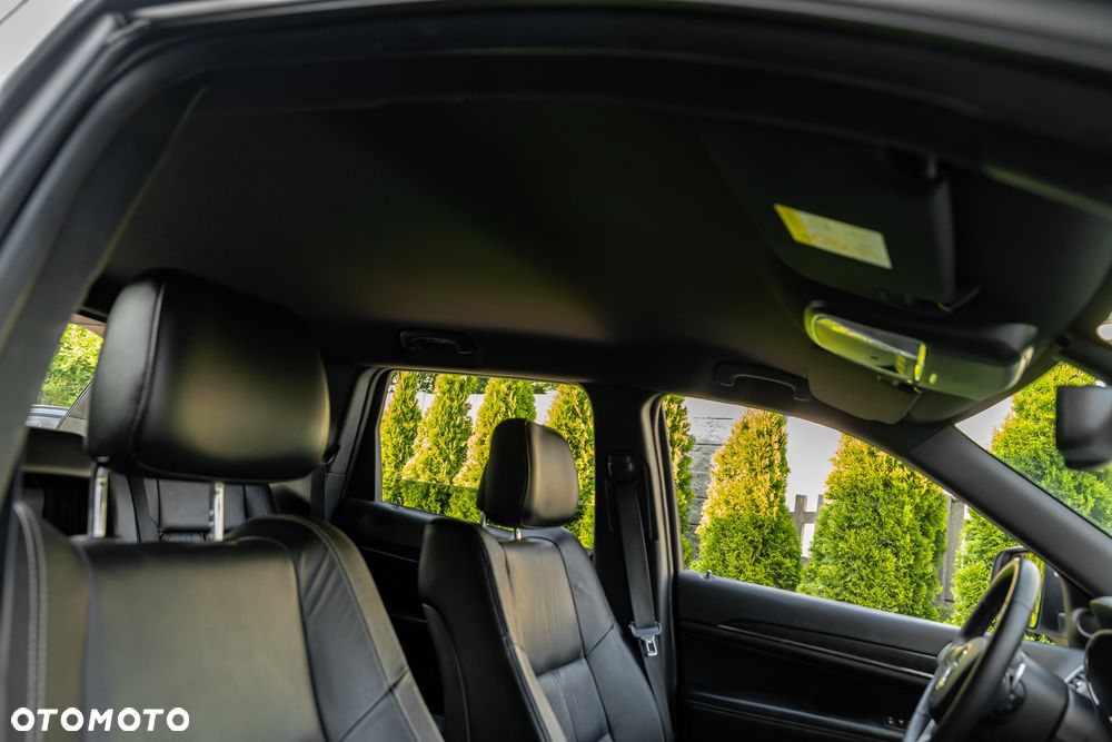 Jeep Grand Cherokee - 23