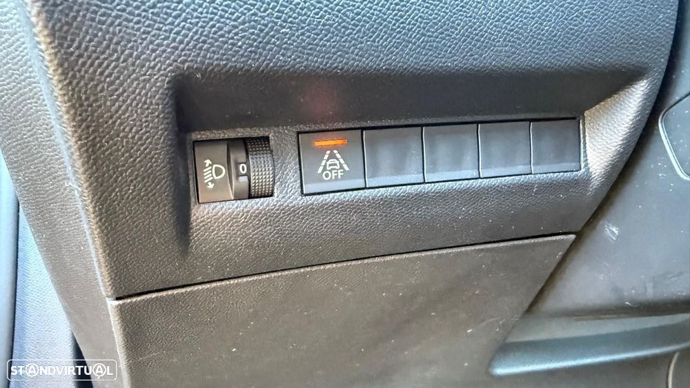 Peugeot 2008 1.2 PureTech Allure Pack EAT8 - 52