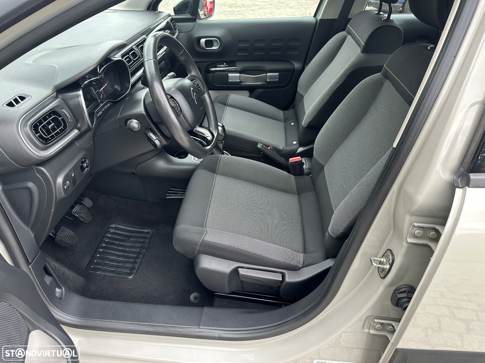 Citroën C3 1.2 PureTech Shine - 6