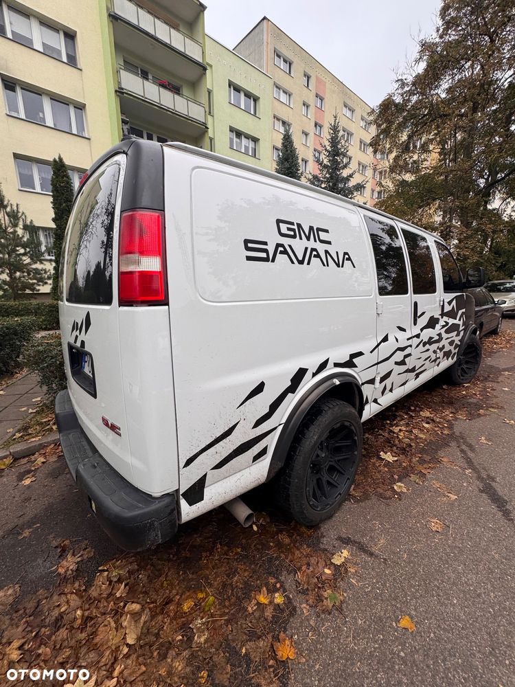 GMC Savana - 5