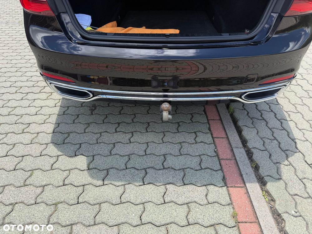 BMW Seria 7 750Li xDrive - 31