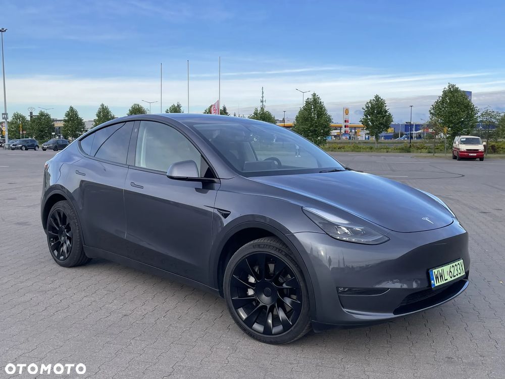 Tesla Model Y Long Range AWD - 2
